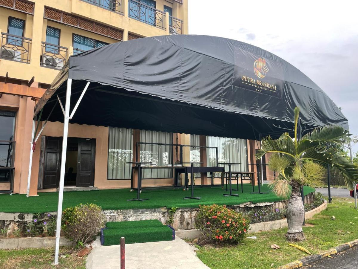 Putra Brasmana Hotel Куала Перлис Екстериор снимка