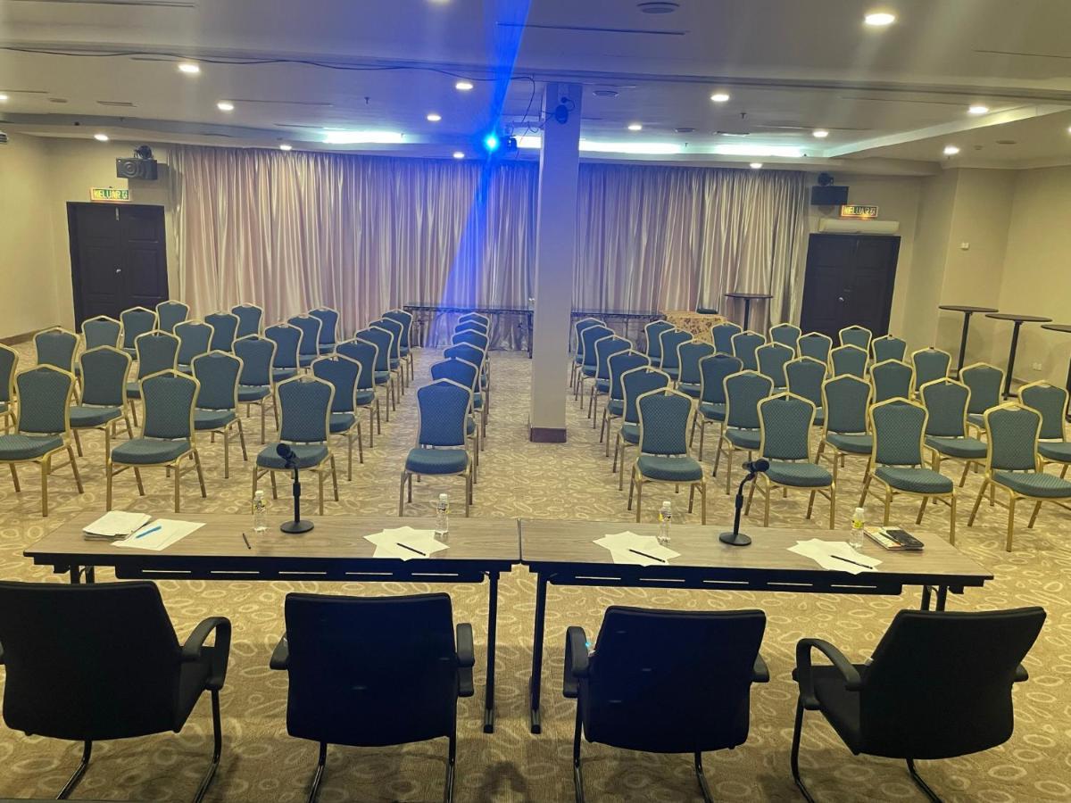 Putra Brasmana Hotel Куала Перлис Екстериор снимка