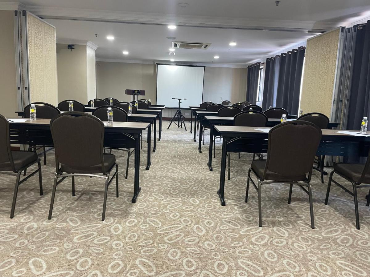 Putra Brasmana Hotel Куала Перлис Екстериор снимка