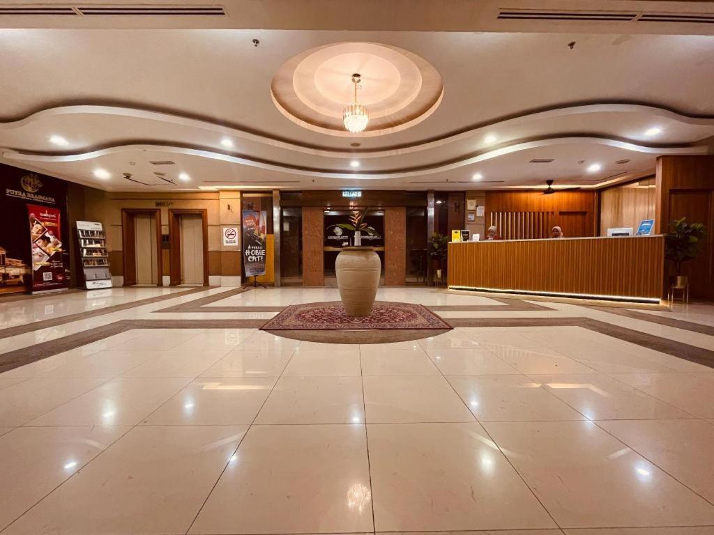 Putra Brasmana Hotel Куала Перлис Екстериор снимка