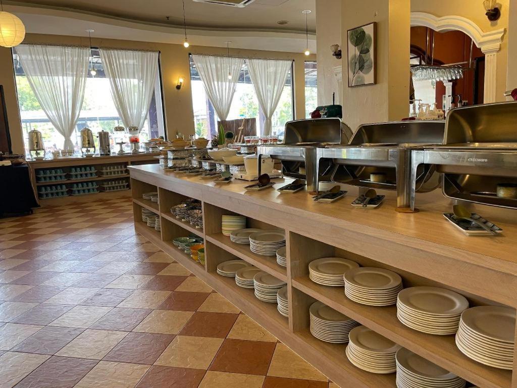 Putra Brasmana Hotel Куала Перлис Екстериор снимка