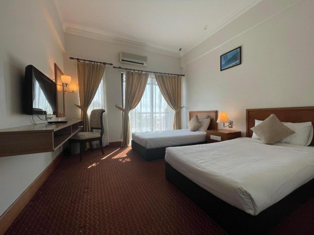 Putra Brasmana Hotel Куала Перлис Екстериор снимка