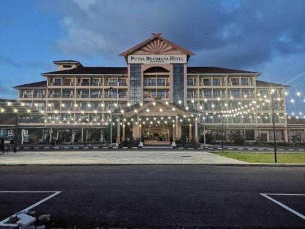 Putra Brasmana Hotel Куала Перлис Екстериор снимка