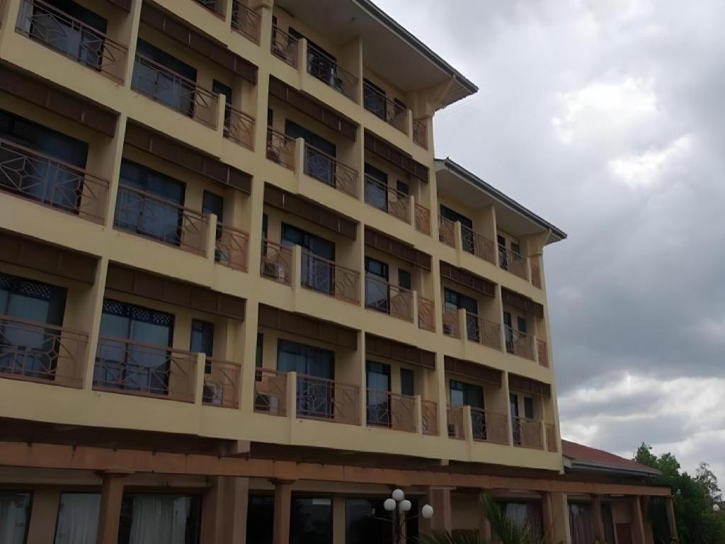 Putra Brasmana Hotel Куала Перлис Екстериор снимка