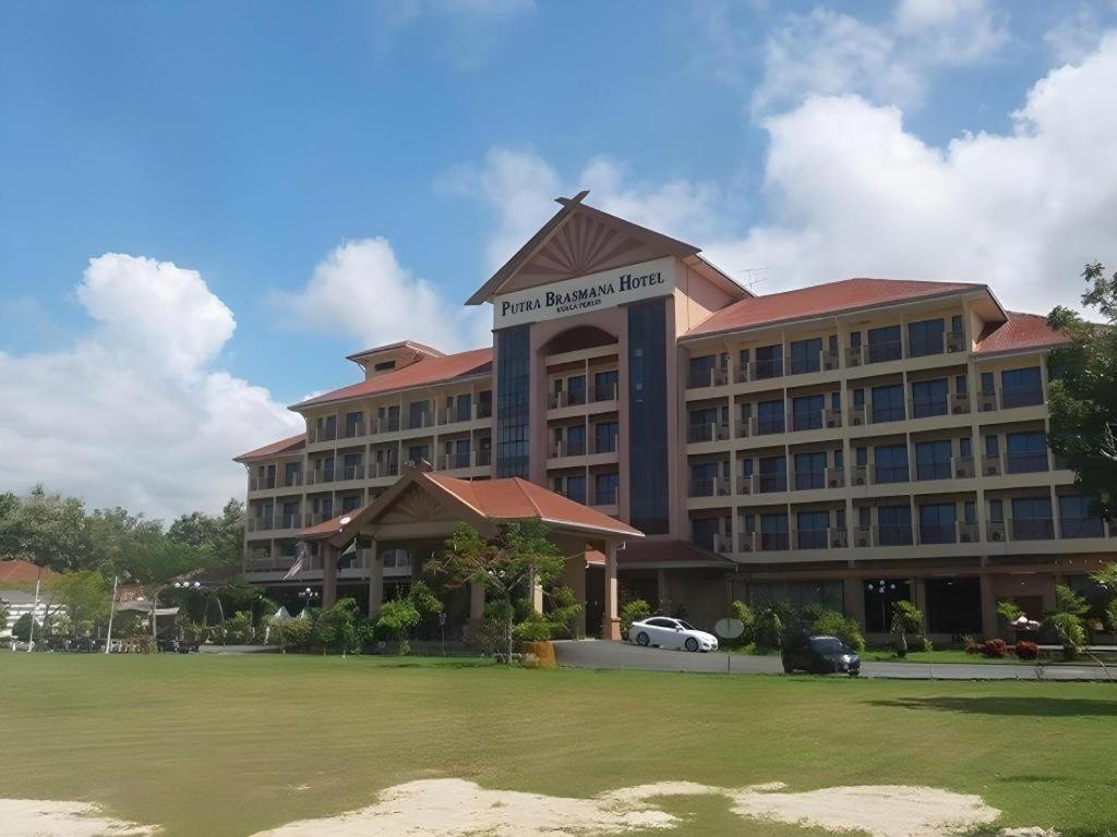 Putra Brasmana Hotel Куала Перлис Екстериор снимка