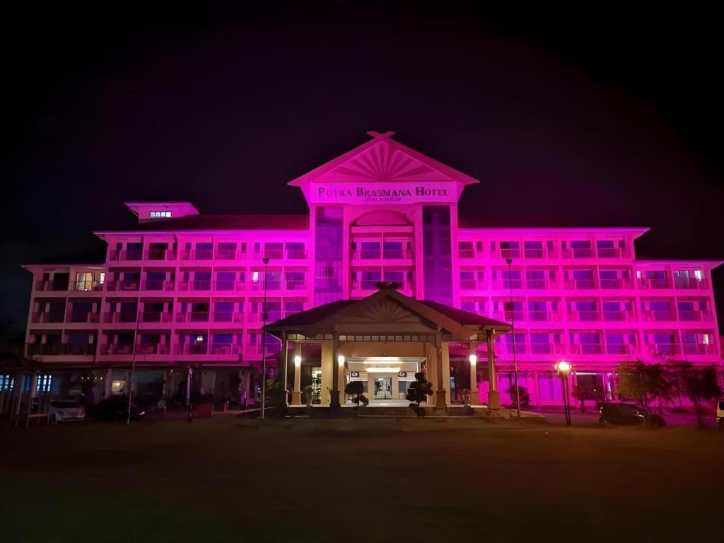 Putra Brasmana Hotel Куала Перлис Екстериор снимка