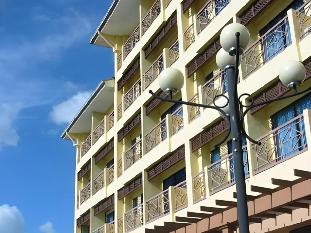 Putra Brasmana Hotel Куала Перлис Екстериор снимка