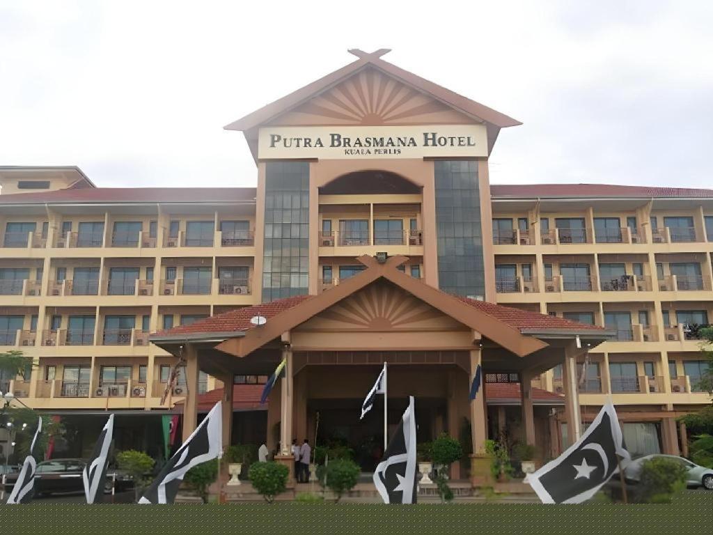 Putra Brasmana Hotel Куала Перлис Екстериор снимка