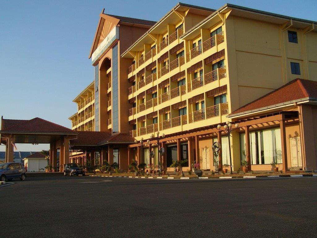 Putra Brasmana Hotel Куала Перлис Екстериор снимка