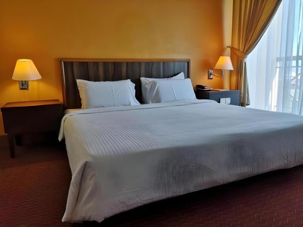 Putra Brasmana Hotel Куала Перлис Екстериор снимка