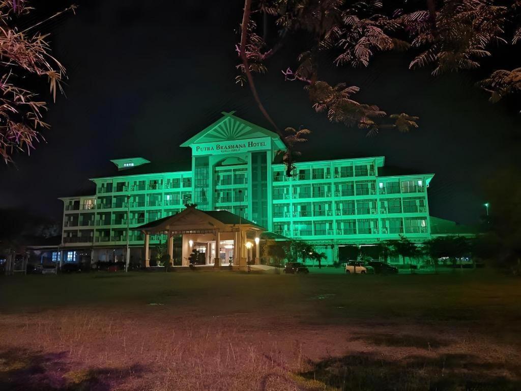 Putra Brasmana Hotel Куала Перлис Екстериор снимка