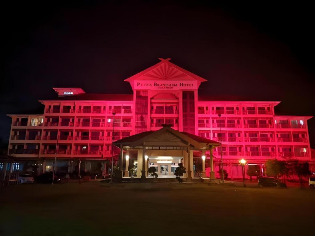 Putra Brasmana Hotel Куала Перлис Екстериор снимка