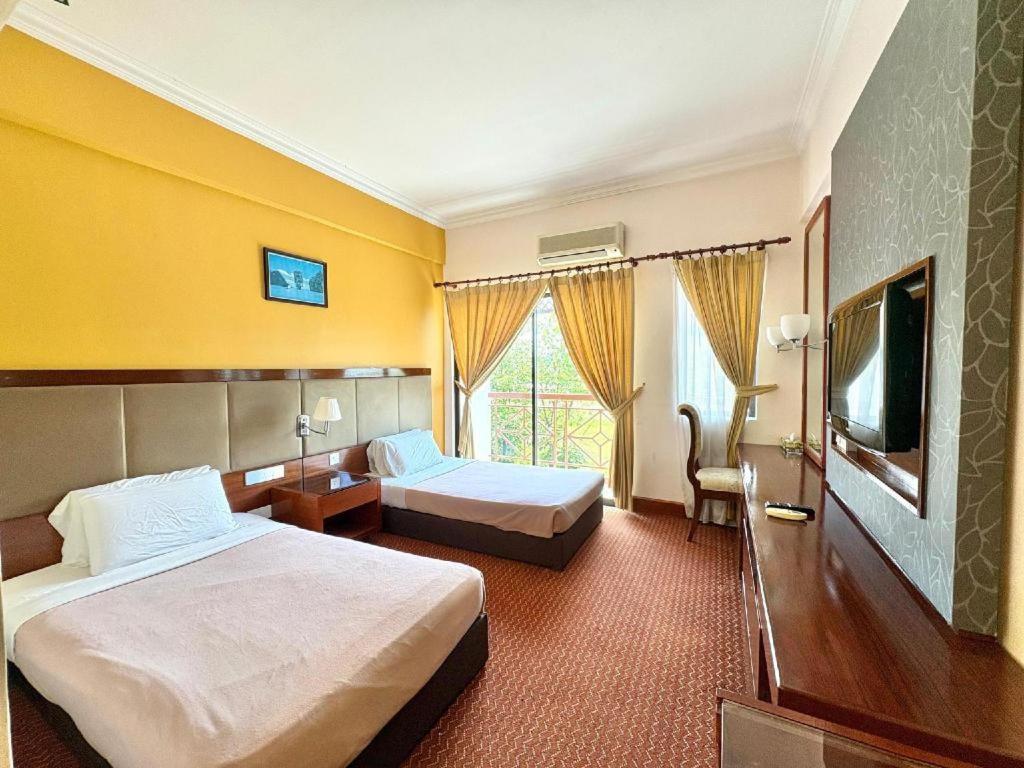 Putra Brasmana Hotel Куала Перлис Екстериор снимка